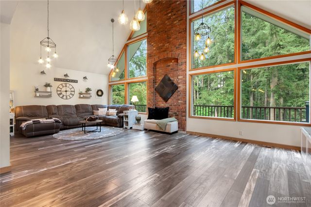 16716 2nd Street E, Lake Tapps, WA 98391