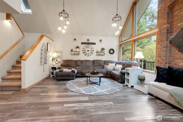 16716 2nd Street E, Lake Tapps, WA 98391