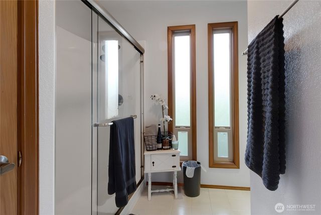 16716 2nd Street E, Lake Tapps, WA 98391