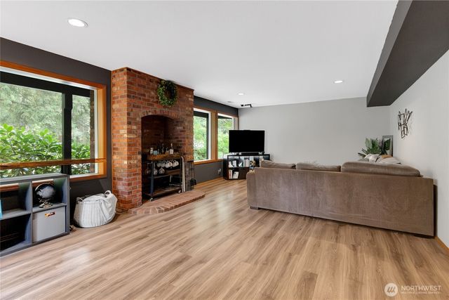 16716 2nd Street E, Lake Tapps, WA 98391