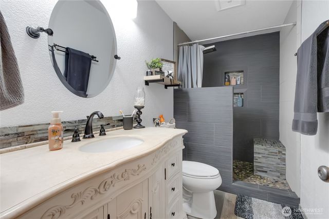 16716 2nd Street E, Lake Tapps, WA 98391