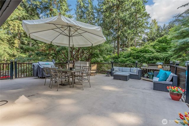 16716 2nd Street E, Lake Tapps, WA 98391