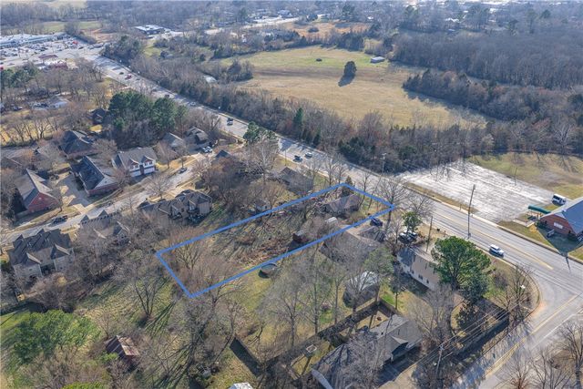 390 S Crossover Road, Fayetteville, AR 72701