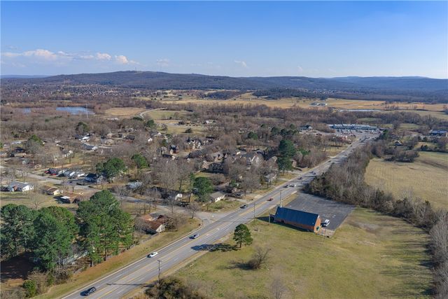 390 S Crossover Road, Fayetteville, AR 72701