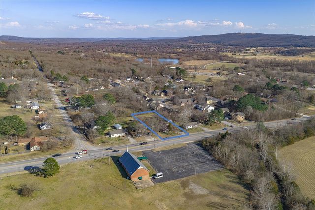 390 S Crossover Road, Fayetteville, AR 72701