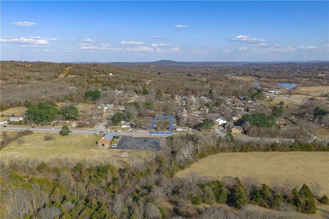 390 S Crossover Road, Fayetteville, AR 72701