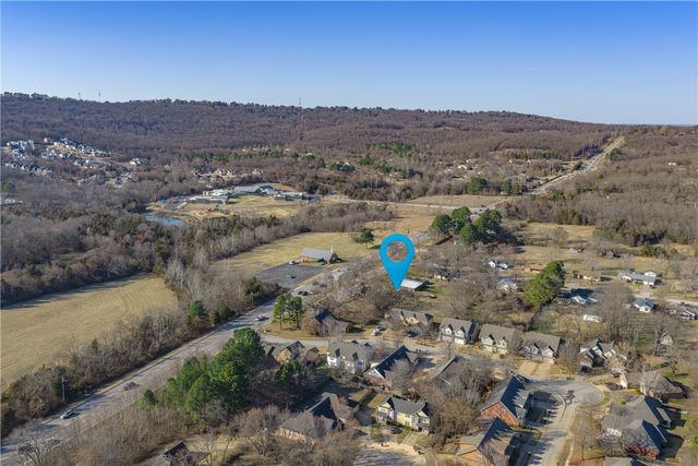 390 S Crossover Road, Fayetteville, AR 72701