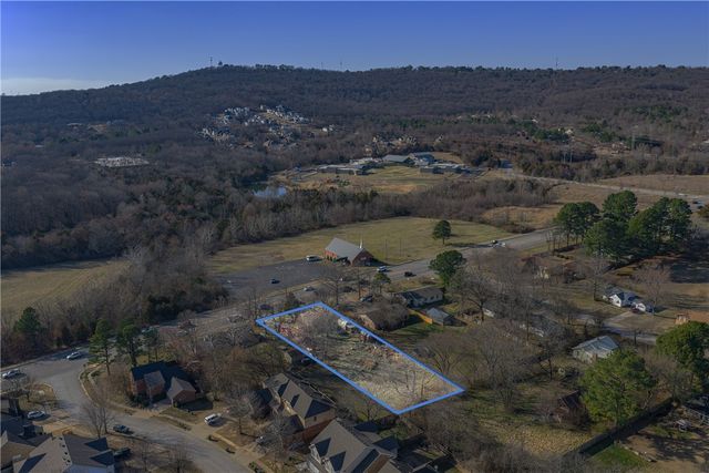 390 S Crossover Road, Fayetteville, AR 72701