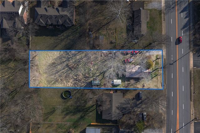 390 S Crossover Road, Fayetteville, AR 72701