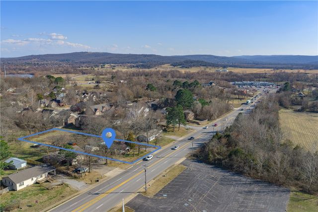 390 S Crossover Road, Fayetteville, AR 72701