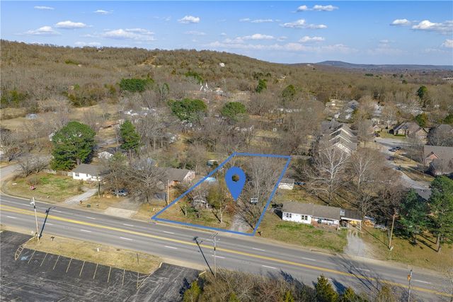 390 S Crossover Road, Fayetteville, AR 72701