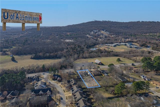 390 S Crossover Road, Fayetteville, AR 72701