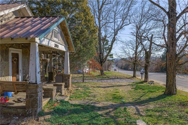 390 S Crossover Road, Fayetteville, AR 72701