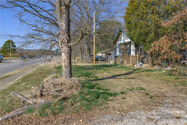 390 S Crossover Road, Fayetteville, AR 72701