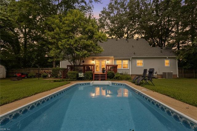 916 Oxford DR, Virginia Beach, VA 23452