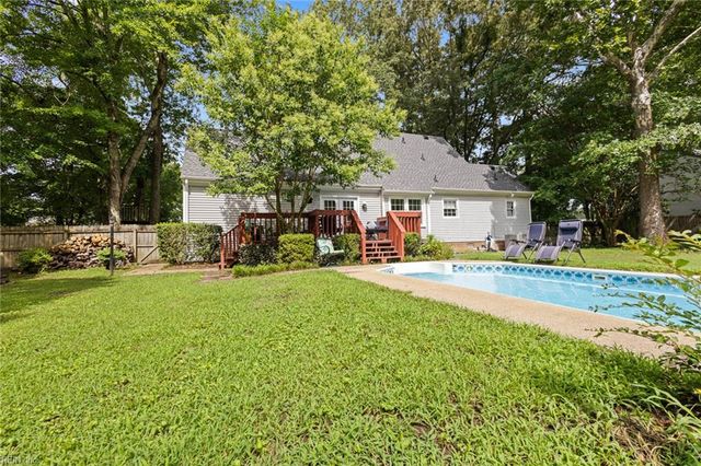 916 Oxford DR, Virginia Beach, VA 23452