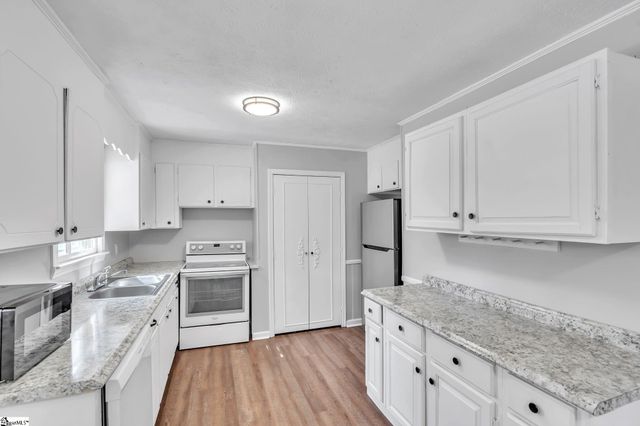 107 River Road Circle, Piedmont, SC 29673