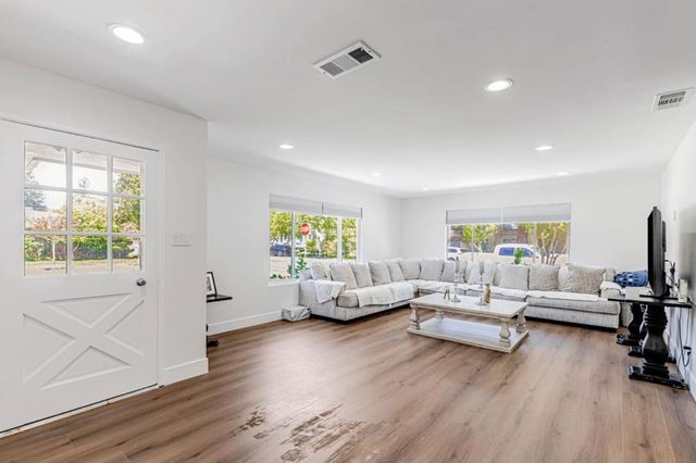 700 Eschenburg Drive, Gilroy, CA 95020