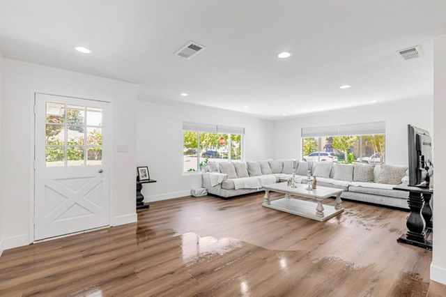 700 Eschenburg Drive, Gilroy, CA 95020