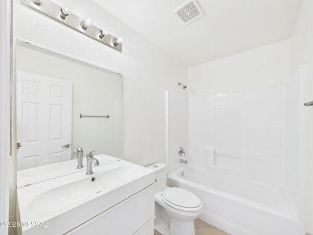 2136 W Frostwood Lane, Tucson, AZ 85745