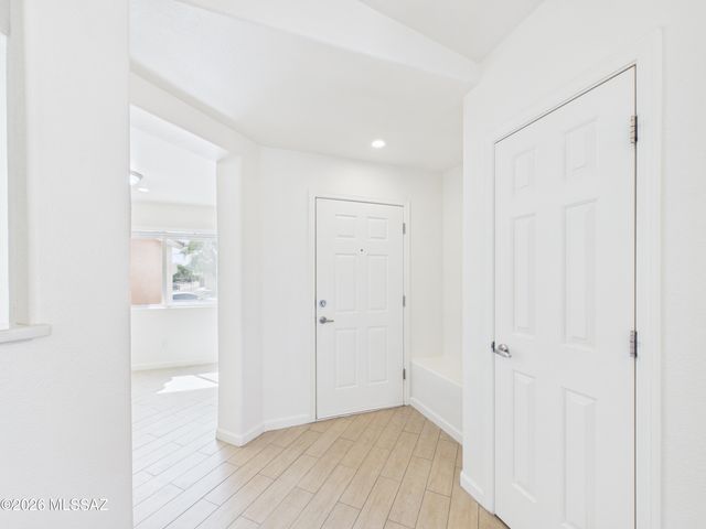 2136 W Frostwood Lane, Tucson, AZ 85745