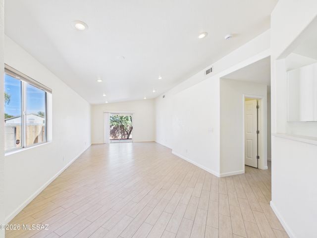 2136 W Frostwood Lane, Tucson, AZ 85745