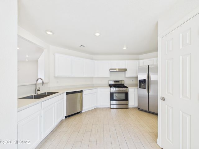 2136 W Frostwood Lane, Tucson, AZ 85745