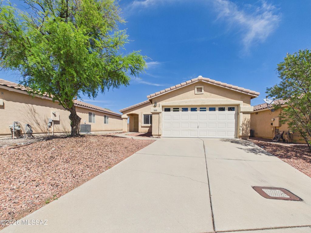 2136 W Frostwood Lane, Tucson, AZ 85745