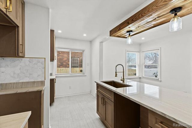 16866 Harlow, Detroit, MI 48235