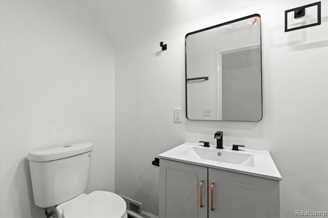 16866 Harlow, Detroit, MI 48235