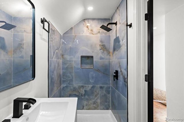 16866 Harlow, Detroit, MI 48235