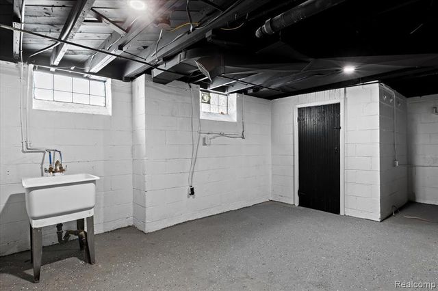 16866 Harlow, Detroit, MI 48235