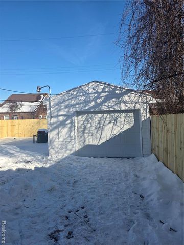 16866 Harlow, Detroit, MI 48235