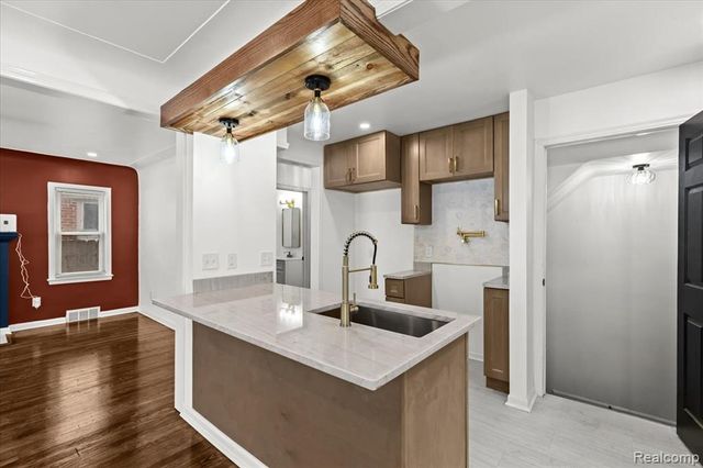 16866 Harlow, Detroit, MI 48235