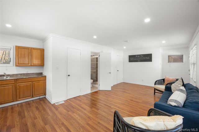 467 Hempstead Avenue, Rockville Centre, NY 11570