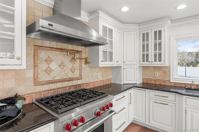 467 Hempstead Avenue, Rockville Centre, NY 11570