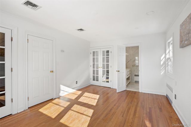 467 Hempstead Avenue, Rockville Centre, NY 11570