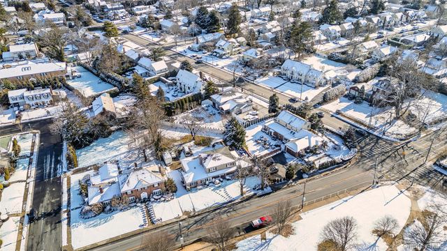 467 Hempstead Avenue, Rockville Centre, NY 11570