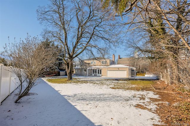 467 Hempstead Avenue, Rockville Centre, NY 11570