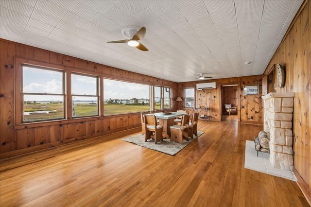516 91st Street, Galveston, TX 77554