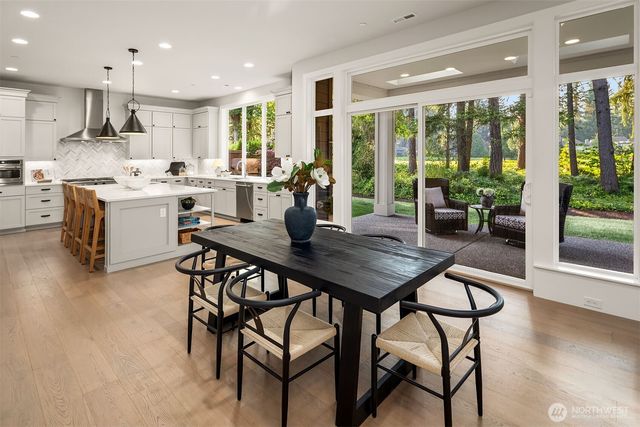 2025 211th Avenue NE, Sammamish, WA 98074