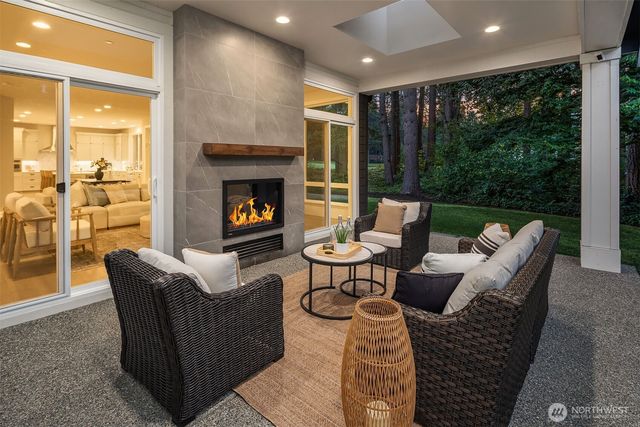 2025 211th Avenue NE, Sammamish, WA 98074