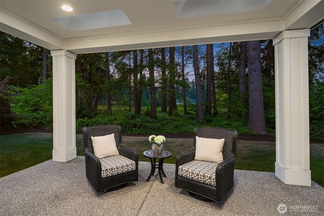 2025 211th Avenue NE, Sammamish, WA 98074