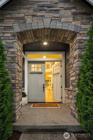 2025 211th Avenue NE, Sammamish, WA 98074