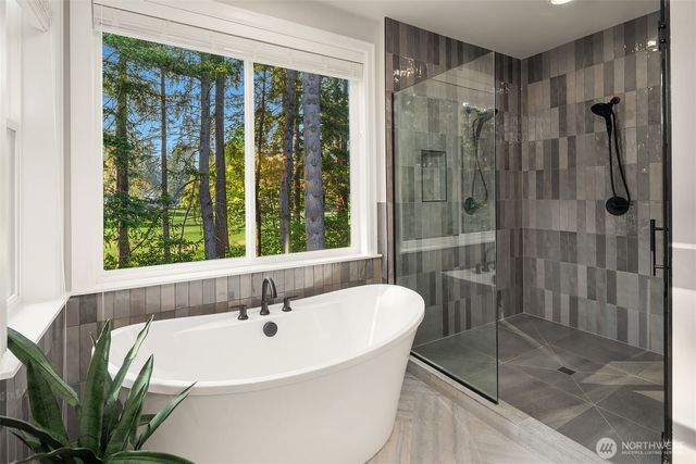 2025 211th Avenue NE, Sammamish, WA 98074