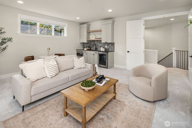 2025 211th Avenue NE, Sammamish, WA 98074