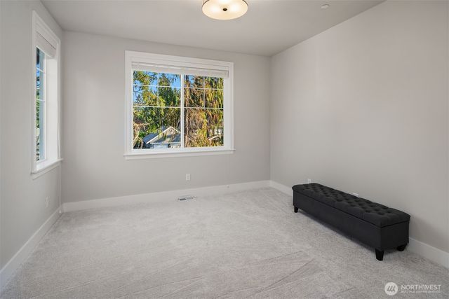 2025 211th Avenue NE, Sammamish, WA 98074
