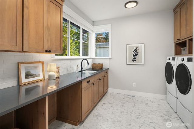 2025 211th Avenue NE, Sammamish, WA 98074