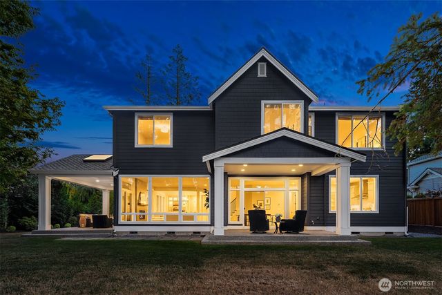 2025 211th Avenue NE, Sammamish, WA 98074