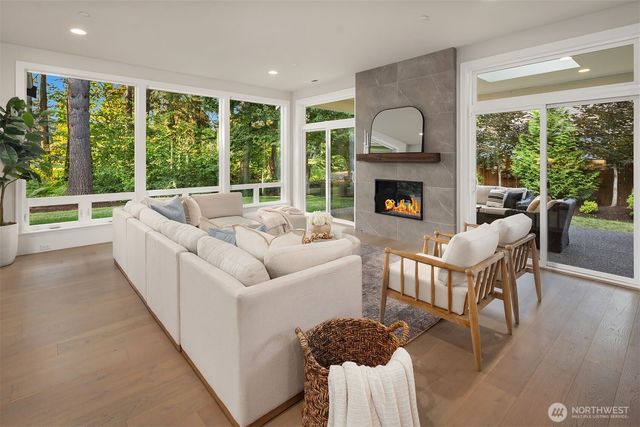 2025 211th Avenue NE, Sammamish, WA 98074